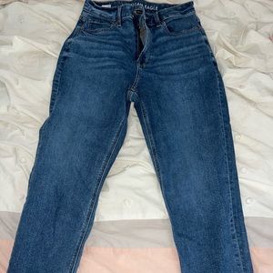 American Eagle medium wash size 6 regular